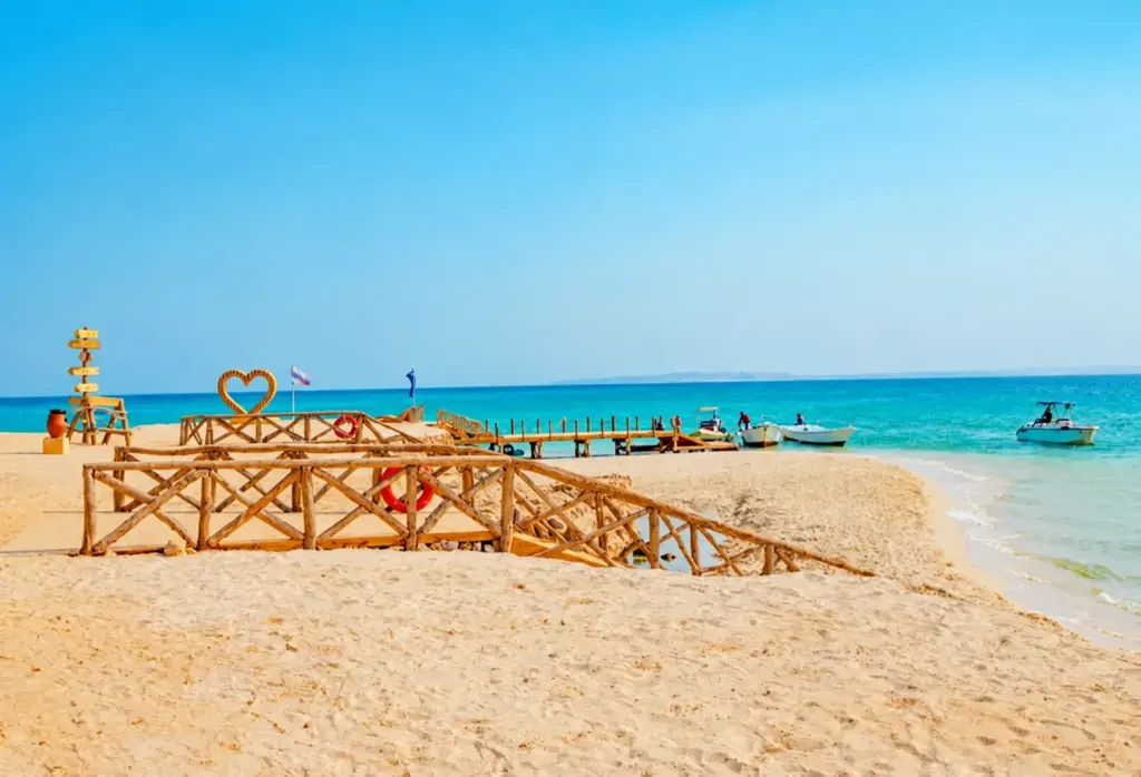 Beach and turquoise water on Magawish Island